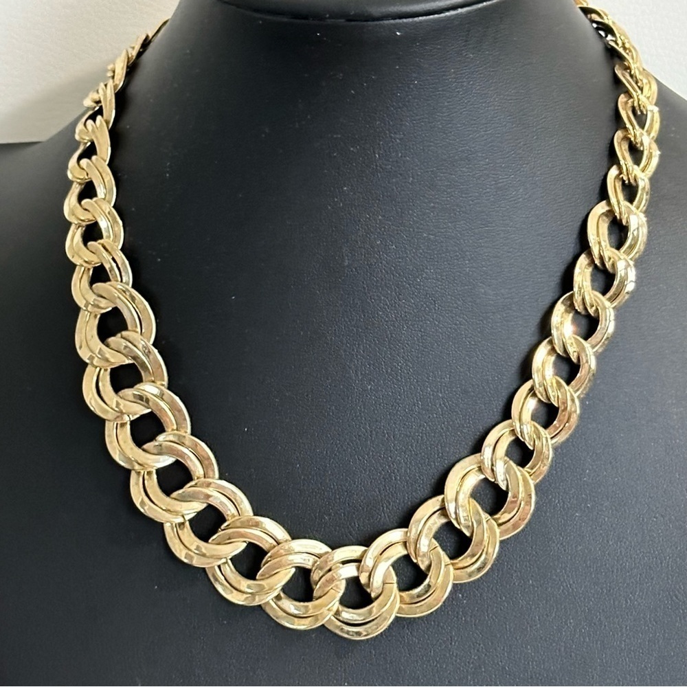 Gold tone graduated circle link  necklace